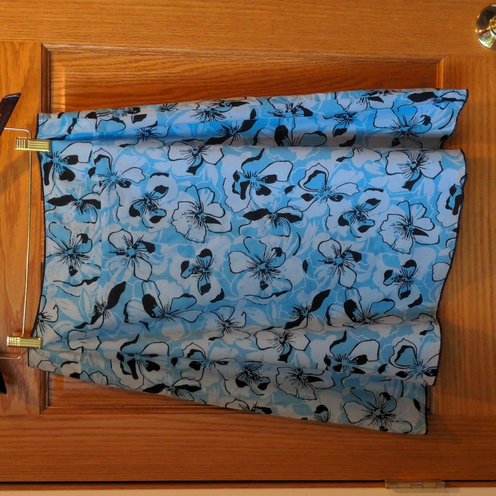 New York & Company Blue floral skirt women's size 10